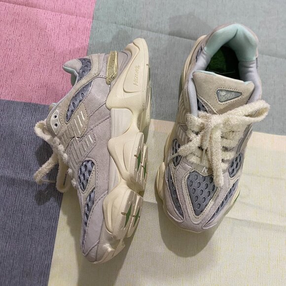 New Balance 9060 Men's Beige & Grey Sneakers - Picture 9 of 9